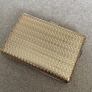 Summer TREND - Metallic Handbag With Summer Basics